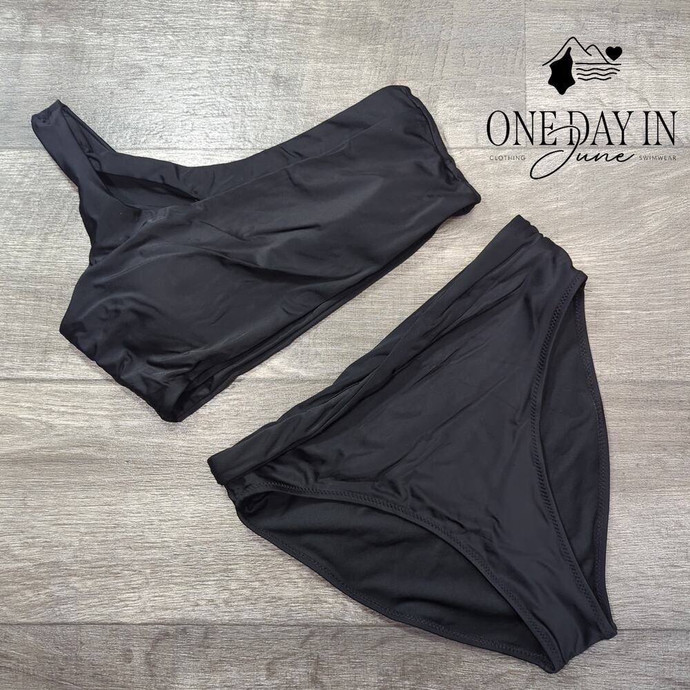 CharmLeaks One Shoulder Bikini Swimsuit Size M